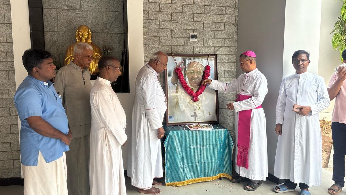 Homage paid to Pope Francis