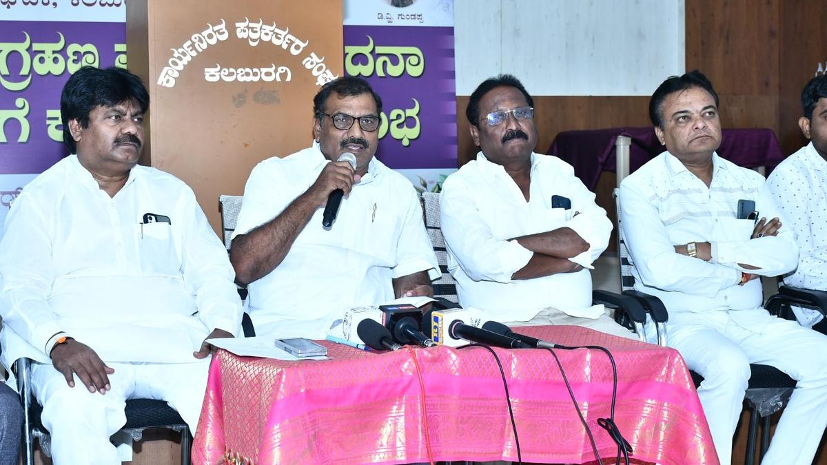 Zilla Nagarika Horata Samiti condemns assault on woman rag picker in Kalaburagi