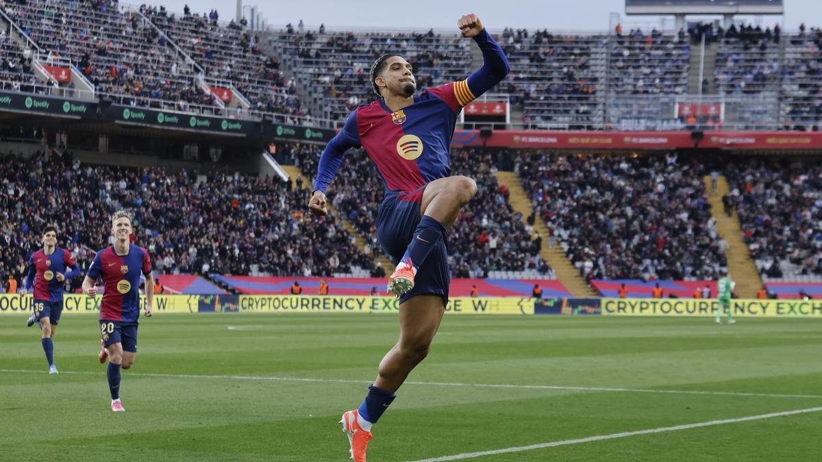 La Liga 2024-25: Barcelona thrashes 10-man Real Sociedad to reclaim top spot