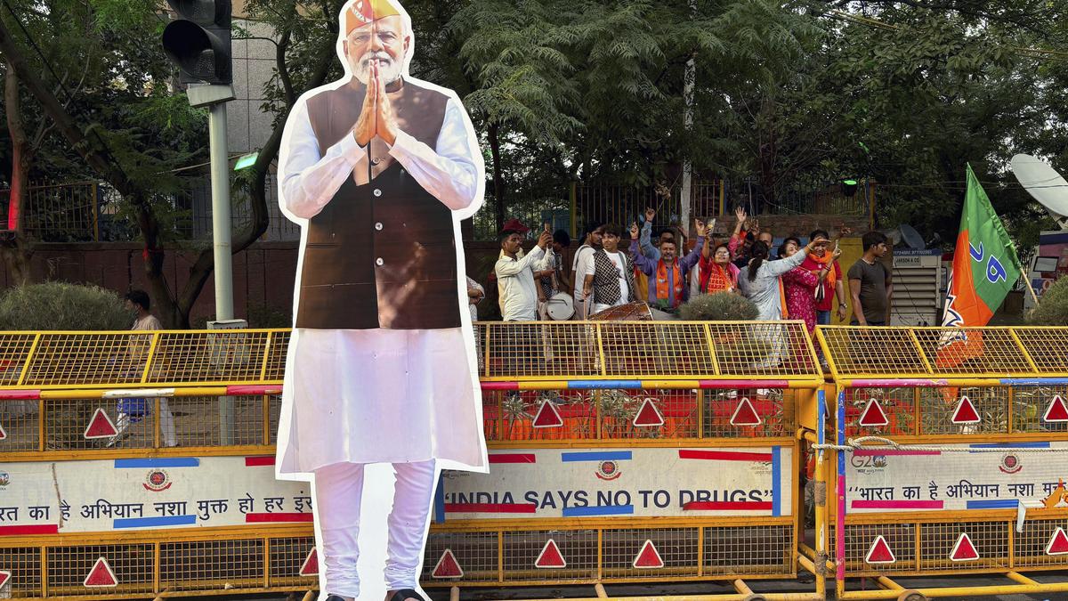 Narendra Modi pays tribute to Mahatma Gandhi, Atal Bihari Vajpayee ahead of oath-taking ceremony