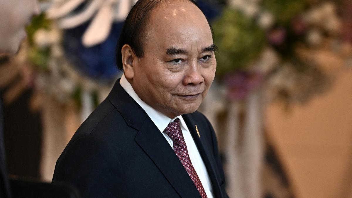 Vietnam president resigns amid major anti-graft purge