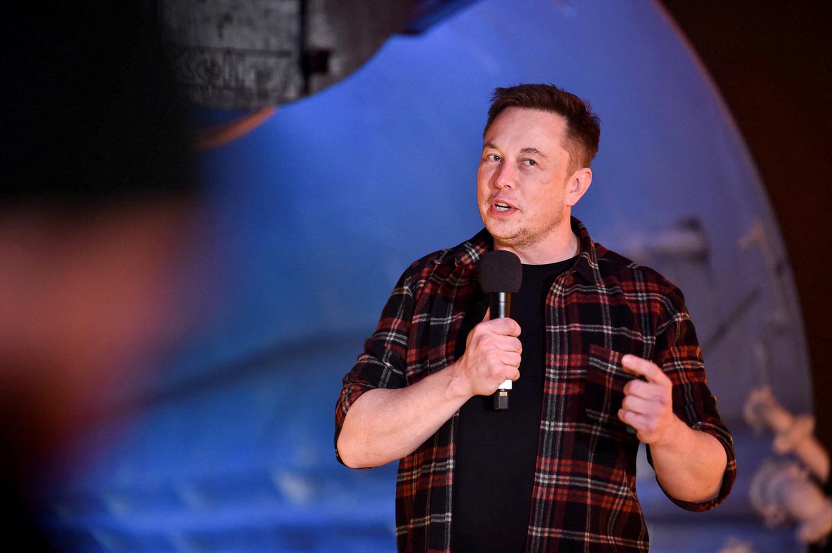 FILE PHOTO: Tesla Inc. founder Elon Musk speaks at the unveiling event by 'The Boring Company' for the test tunnel of a proposed underground transportation network across Los Angeles County, in Hawthorne, California, U.S. December 18, 2018.  Robyn Beck/Pool via REUTERS/File Photo