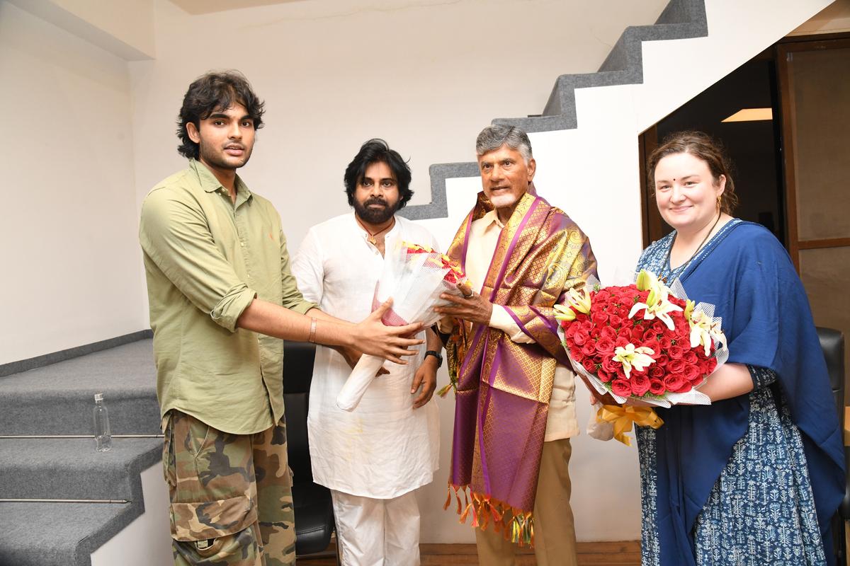 Jana Sena Party (JSP) president Pawan Kalyan felicitated TDP national president N. Chandrababu Naidu after the NDA alliance came out with flying colours in the general elections.