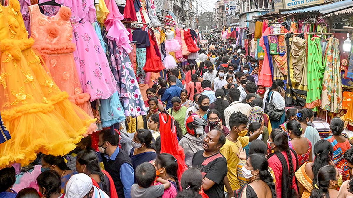 Heavy traffic at Jagadamba Junction as shoppers flock for Sankranti discounts at garment stores in Visakhapatnam