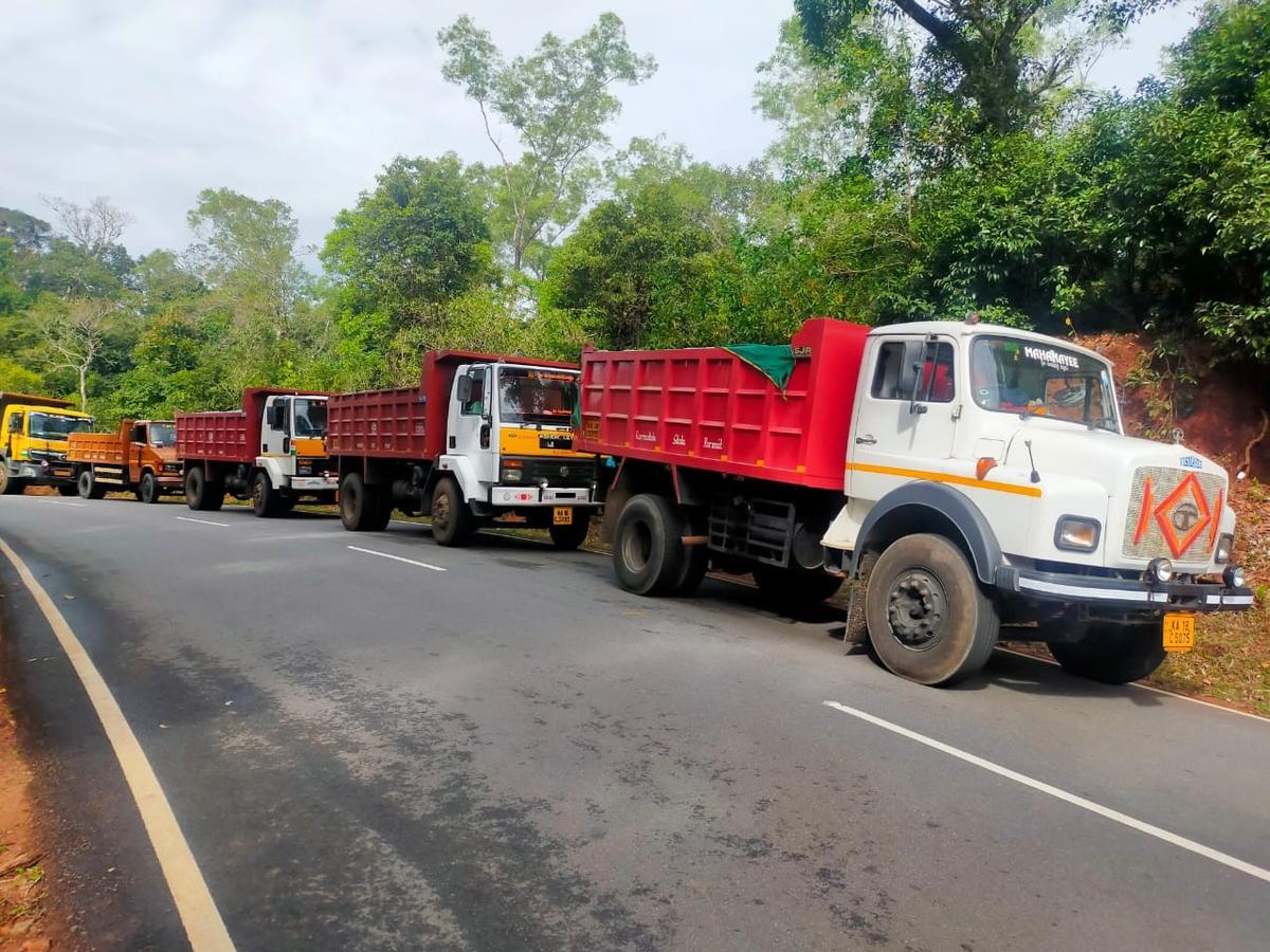 Chikkamagaluru police seize 12 trucks near Sringeri