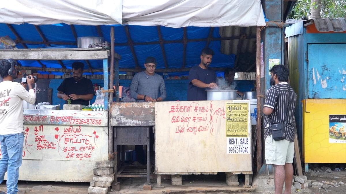 कुकड टीम ने काम किया