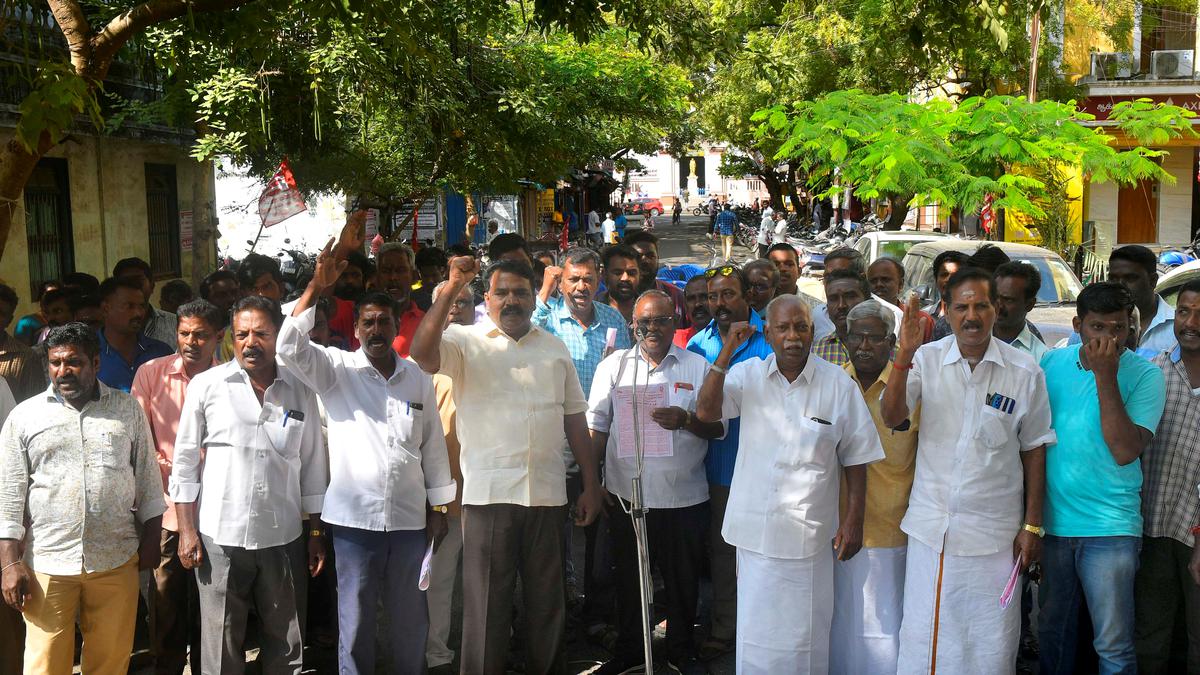 AITUC stages protest demanding reopening of textile mills in Puducherry