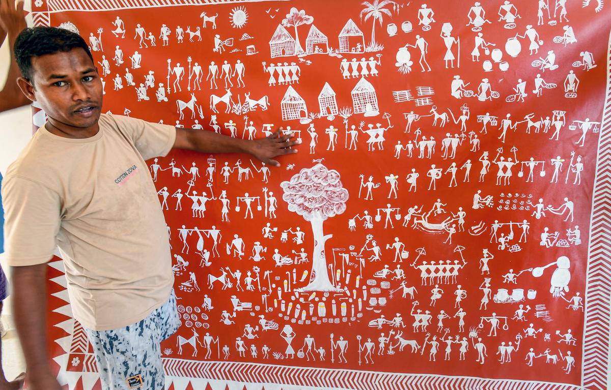 Members from the Savara tribes from Addakulaguda village in Seethampeta mandal of Parvathipuram Manyam district of Andhra Pradesh making their tribal art, as part of the Tribal Freedom Fighters Museum coming up at Lambasingi in Chintapalli mandal, about 120 kilometres from Visakhapatnam city. 