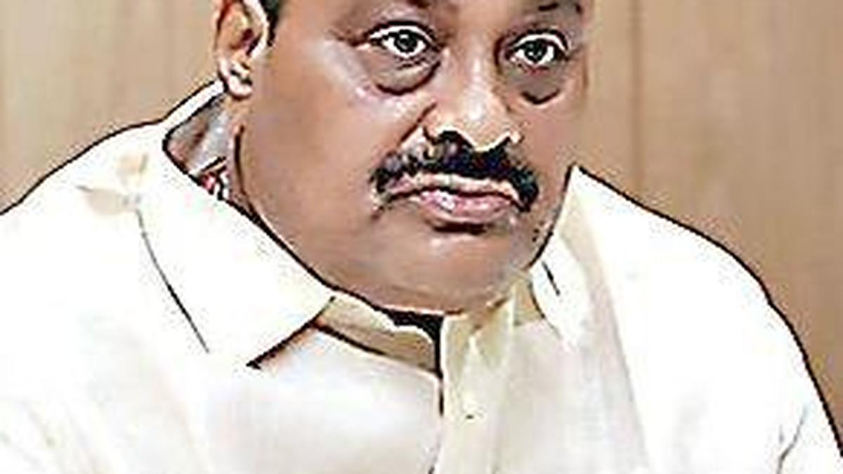 Agriculture Minister warns feed companies over shrimp feed price hike