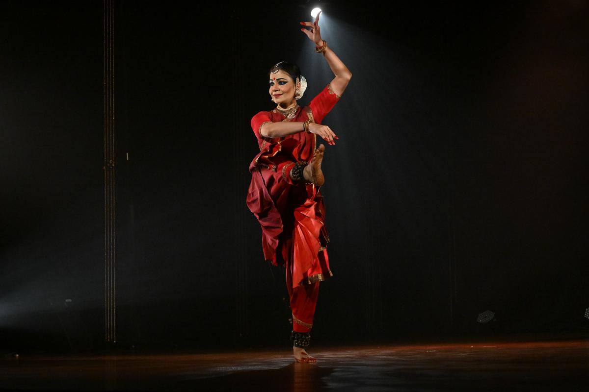 खजुराहो, कोनार्क और बेलूर मंदिर भारतीय कला में श्रीिंगरा रस के कुछ बेहतरीन प्रतिनिधित्व के रूप में खड़े हैं