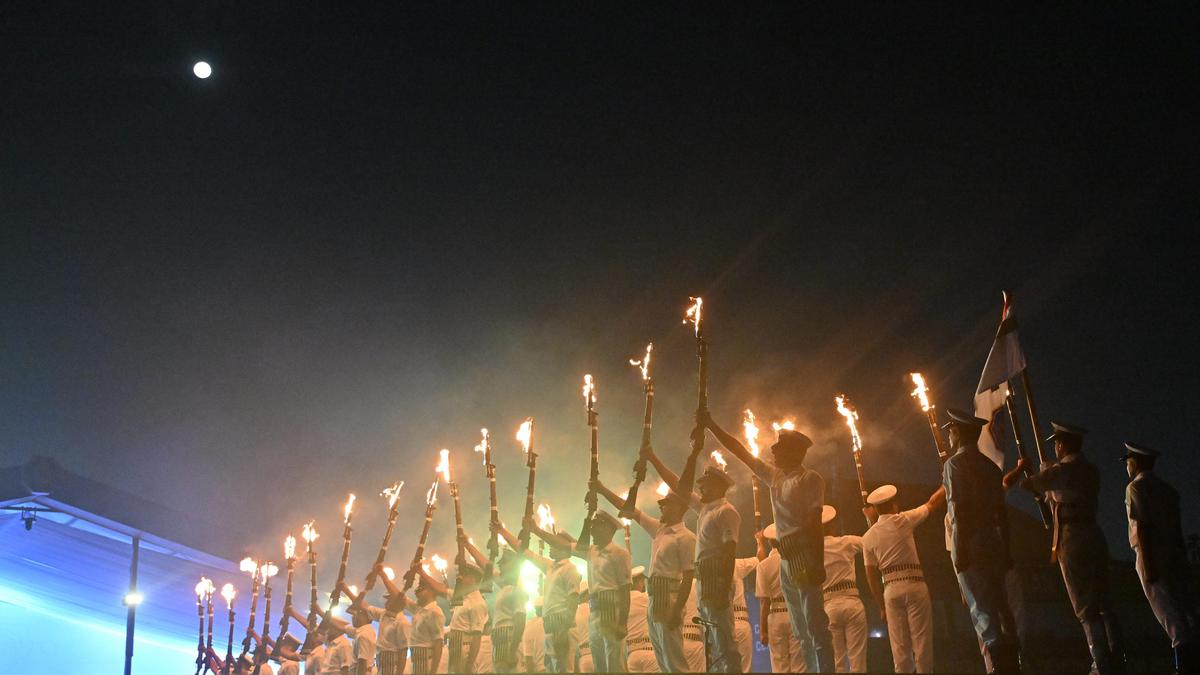 Navy Day: President Murmu salutes bravery of Navy personnel