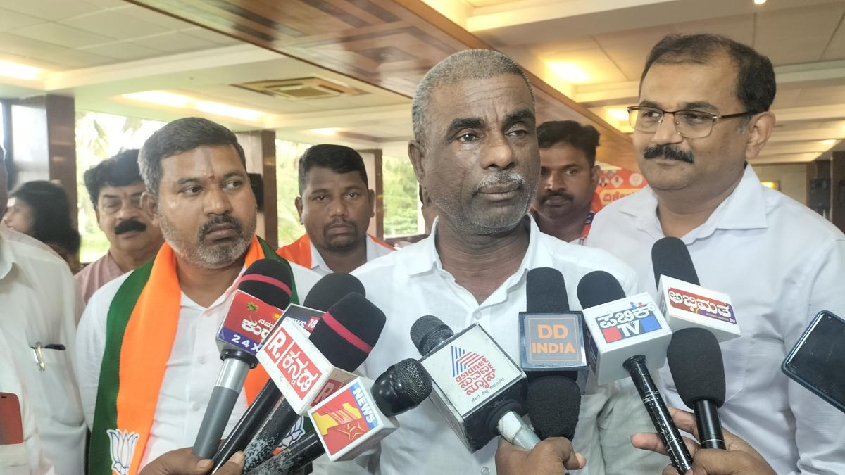 Poojary threatens to sit on dharna in Bengaluru over Siddaramaiah’s statement