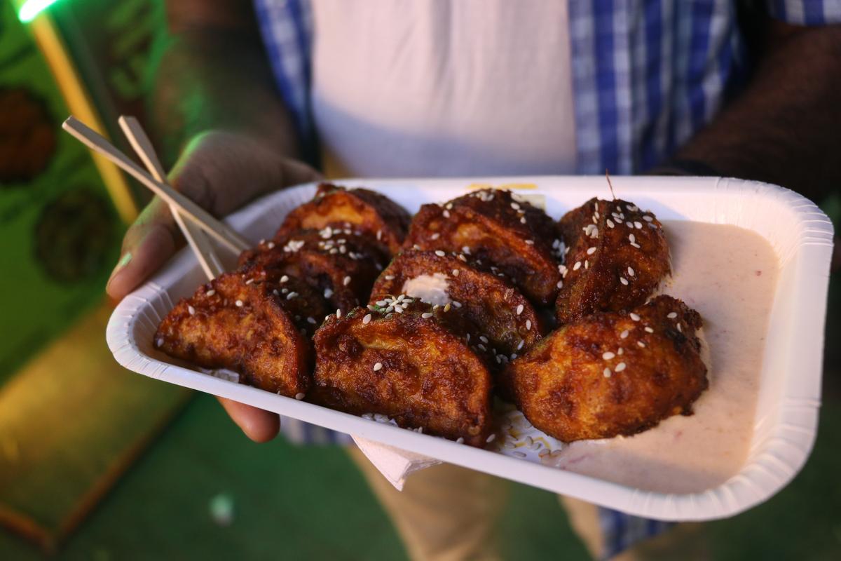 Dragon momos at Dappakaarar’s Momos Factory