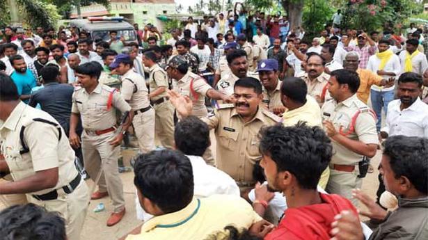 Several injured as TDP, YSRCP cadres clash during Naidu’s visit to Kuppam