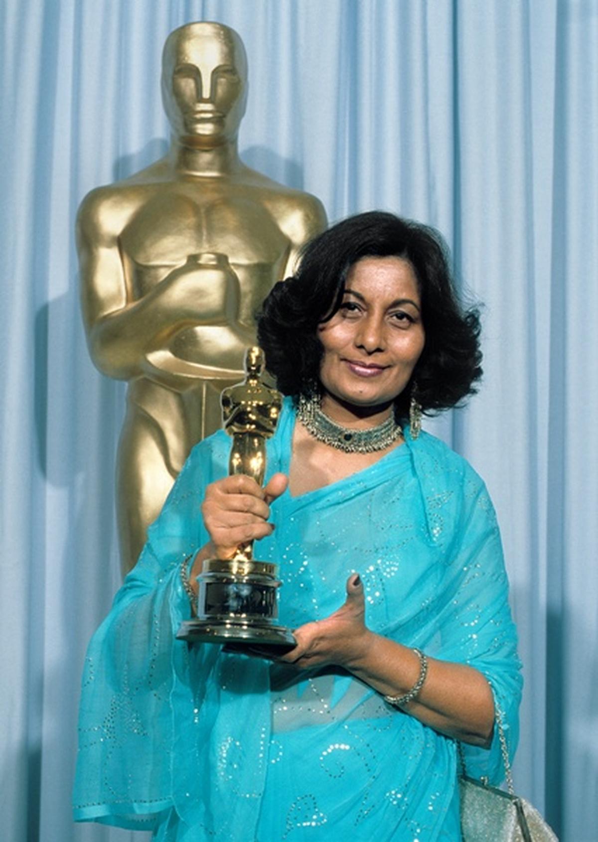 Bhanu Athaiya with her Academy Award trophy