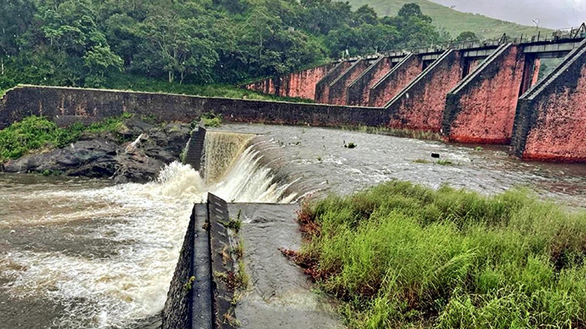 Water level in Mullaperiyar dam stands at 122.95 feet