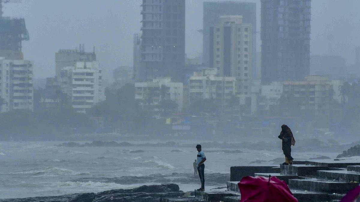 Incessant rain batters Maharashtra; over 11,500 people shifted to relief camps