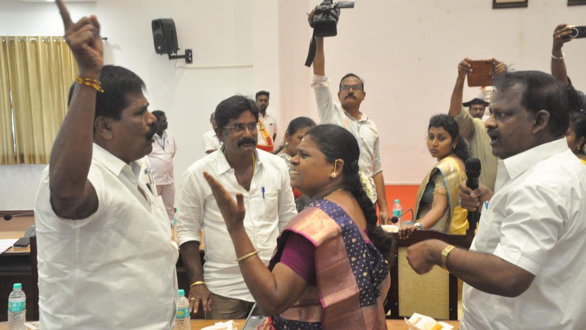 DMK, AIADMK councillors lock horns over various issues in Salem Corporation council meeting