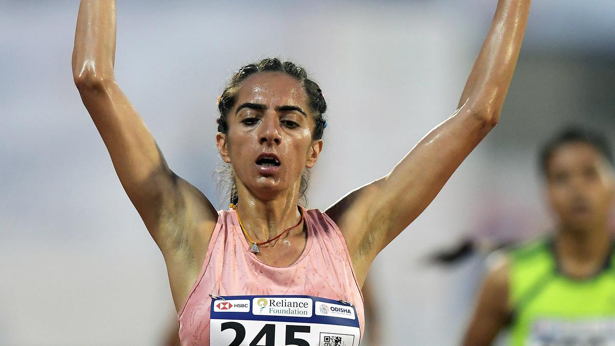 Deeksha franchit la marque nationale des 1 500 m lors d’une compétition à Los Angeles