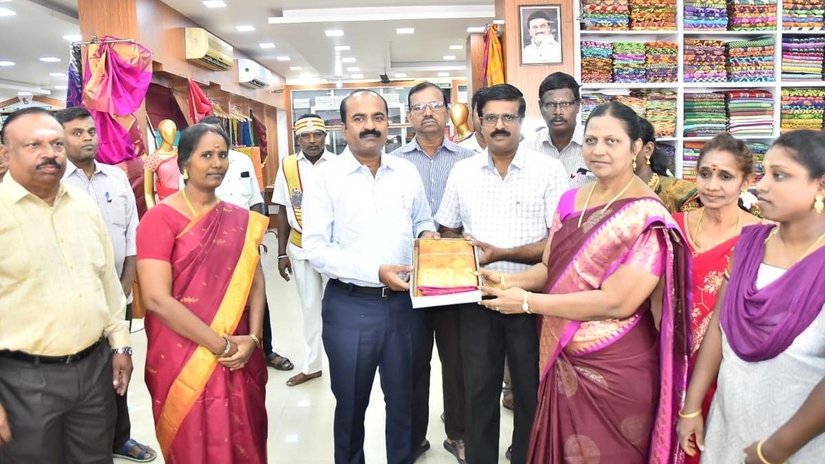 Co-Optex showroom in Tirunelveli launches Deepavali special discount sale