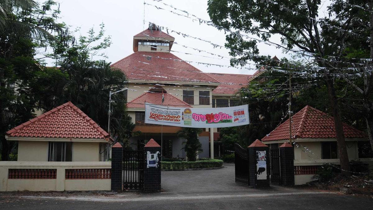 Kerala Sanskrit varsity row: HoD’s alleged warning over Governor’s event, send-off attendance sparks SFI protest