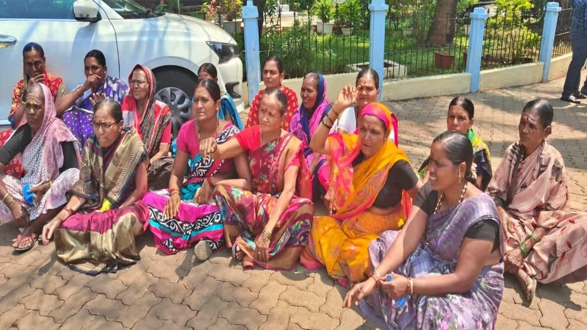 Women stage protest against liquor shop in Belagavi
