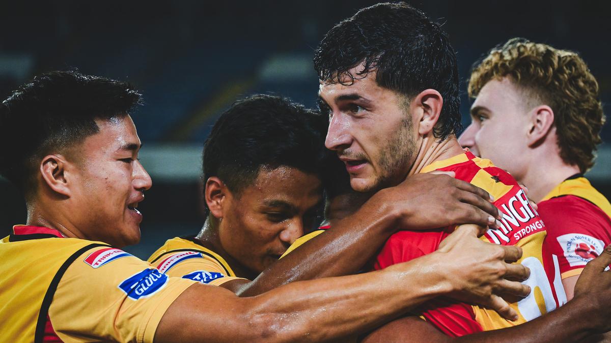 ISL: 10-man East Bengal fights back to hold Bengaluru in a thriller