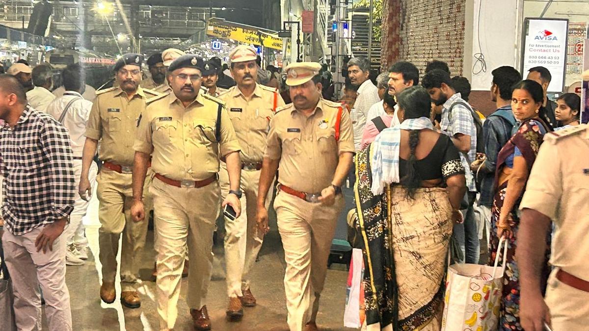 Andhra Police step up security at all sensitive places amid growing tension at India-Pakistan border