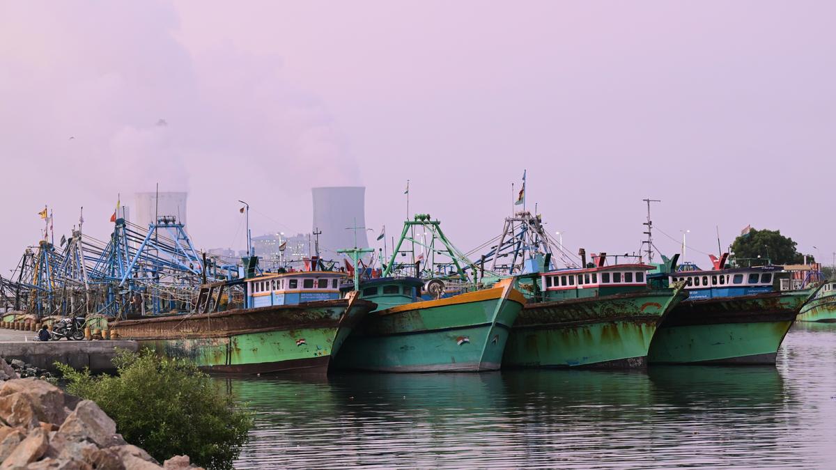 Mechanised boats strike work after ice-bar price hike