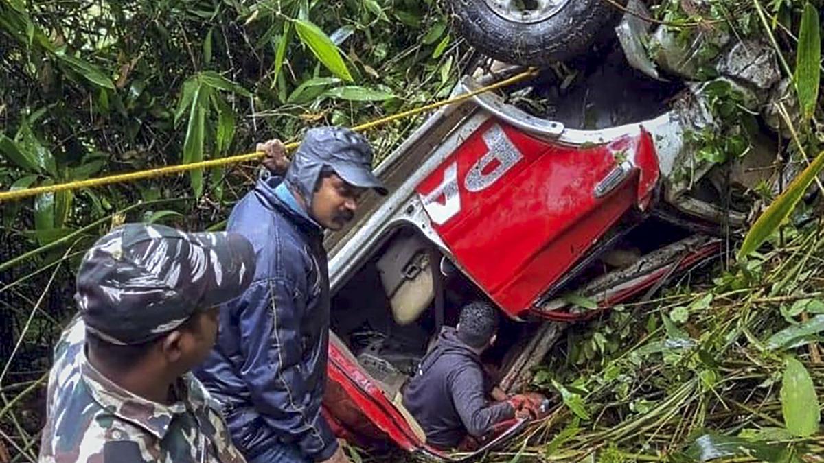 Car falls into gorge in Ponmudi; passengers escape with minor injuries