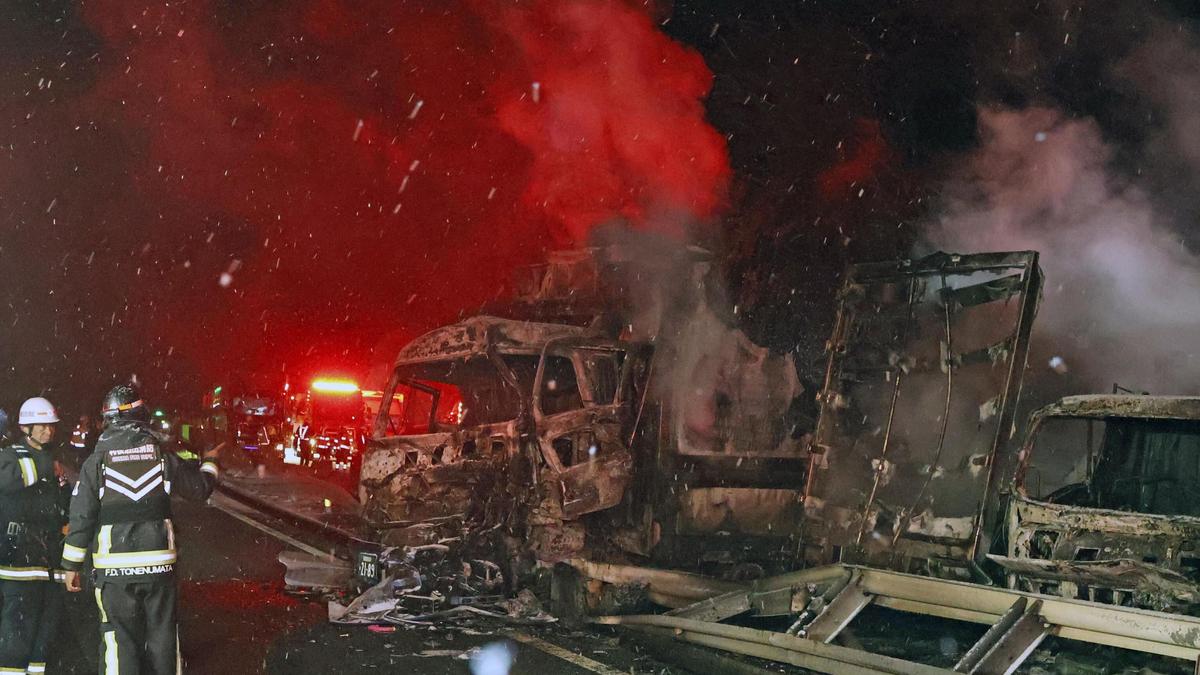 Massive crash on highway in Japan kills 1 person, injures 26 as the holiday season starts