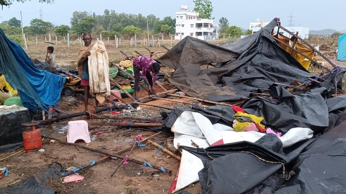 Hakki Pikki people run for safety during heavy rains, high-speed wind