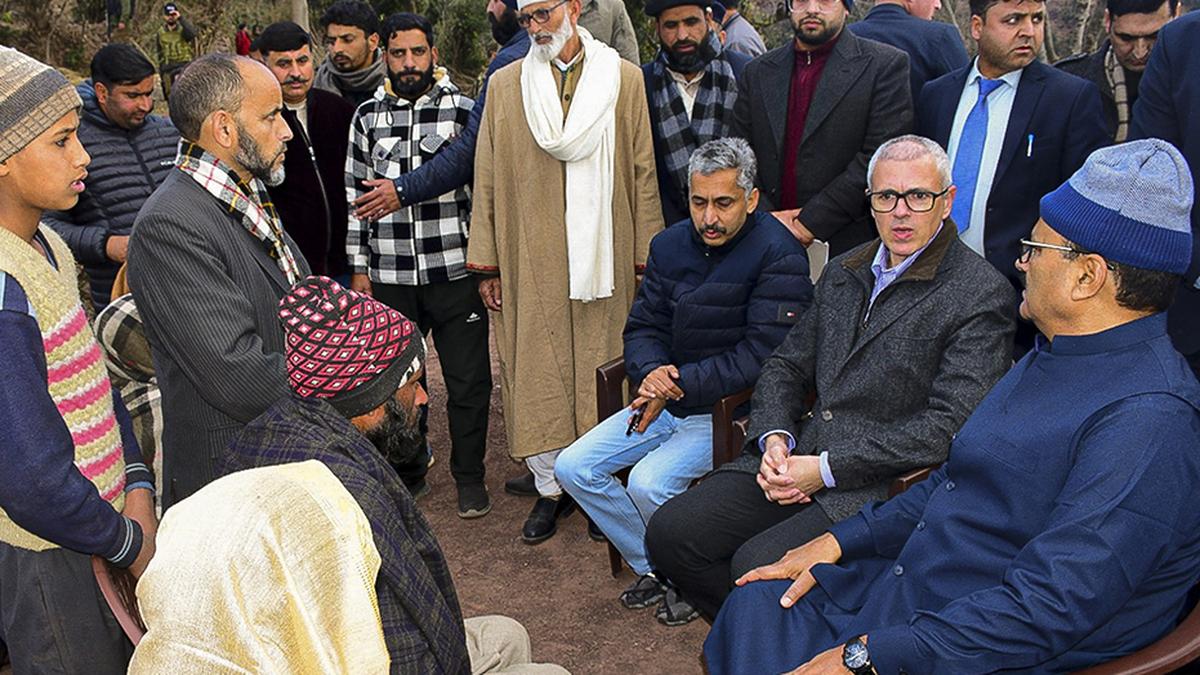 https://th-i.thgim.com/public/incoming/uulwgf/article69156392.ece/alternates/LANDSCAPE_1200/IMG_Omar_Abdullah_visits_2_1_7ODTIEHT.jpg