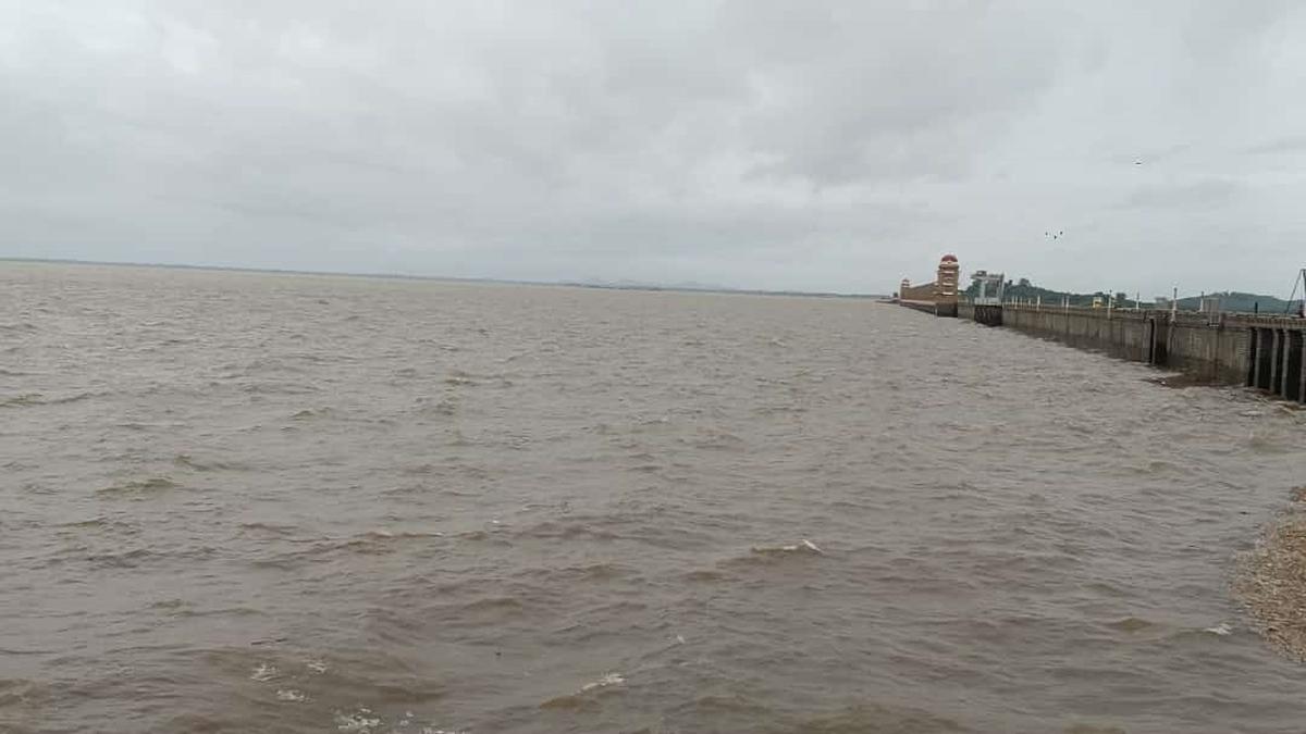 Water levels in Tungabhadra reservoir rising as heavy rains lash Karnataka