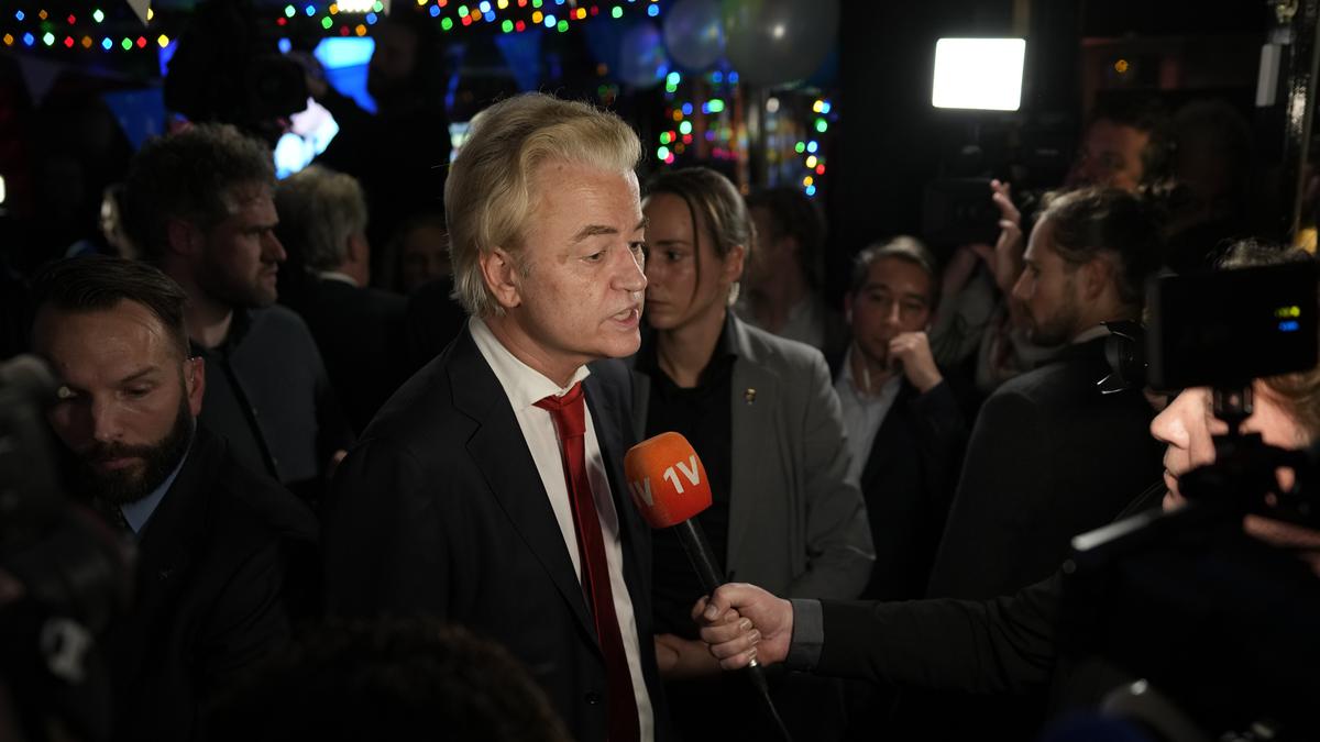 Anti-EU, Anti-Islam populist Wilders seeks to form Dutch govt after shock election win