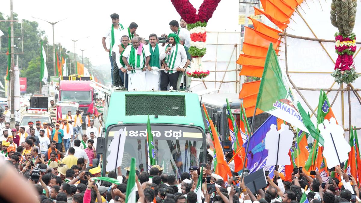 Slugfest between Kumaraswamy and Shivakumar dominates discourse of padayatra, shifting focus away from Siddaramaiah