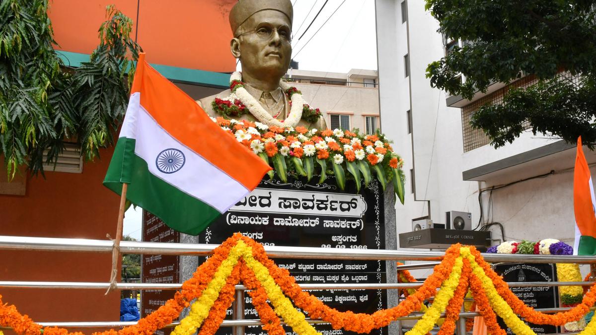 Savarkar portrait row: SDPI members booked for disrupting govt event in Mangaluru