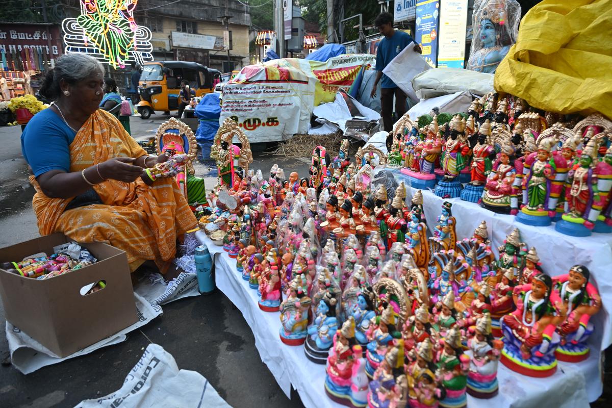 Vendors look forward to the weekend for better sales