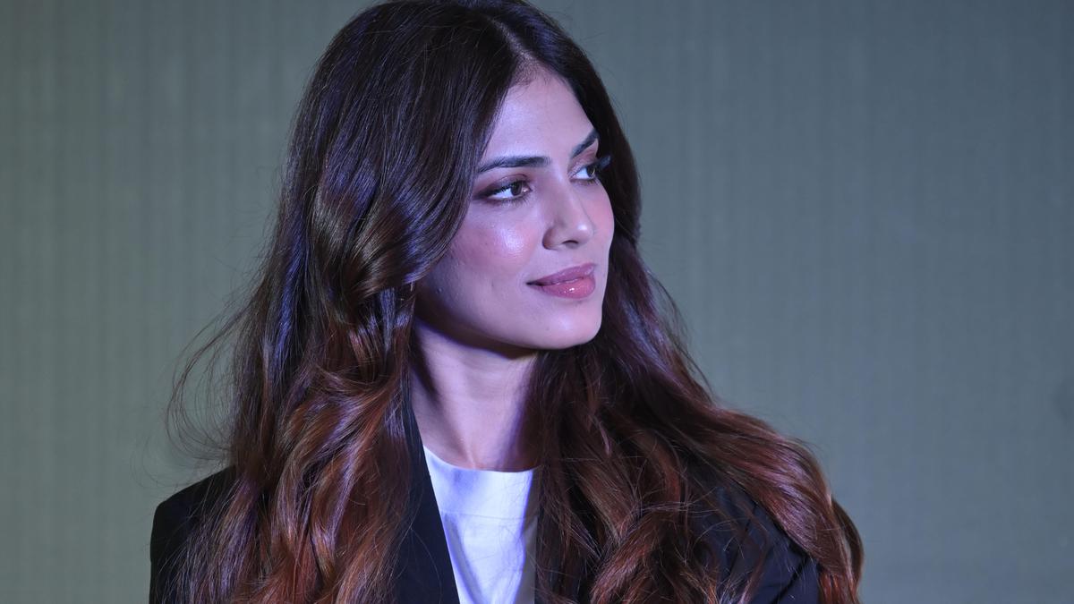 मालविका मोहनन सरदार 2 और फिल्म सेट के बीच जीवन के बारे में बात करती हैं