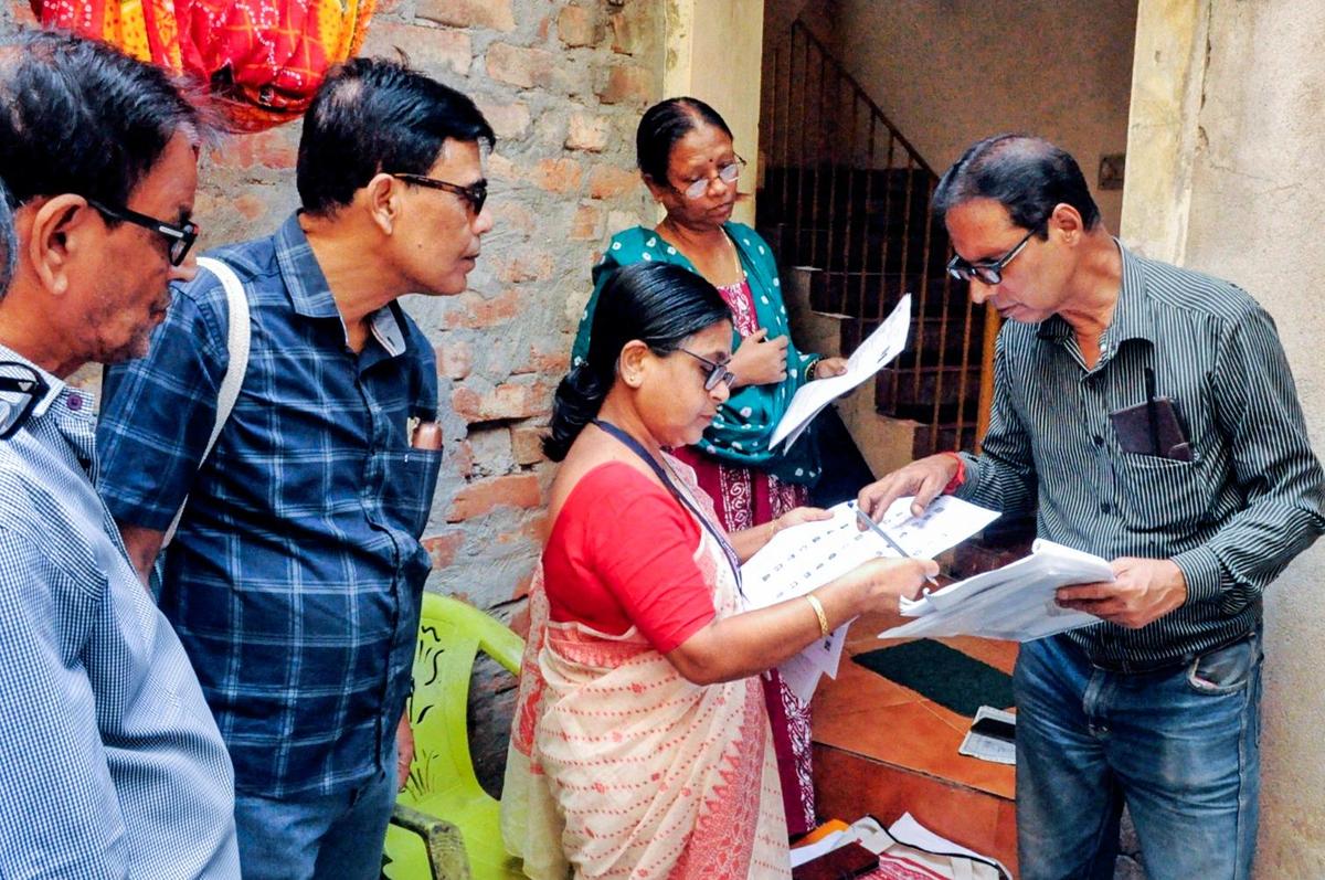  EC tightens voter slip distribution norms in Bengal.