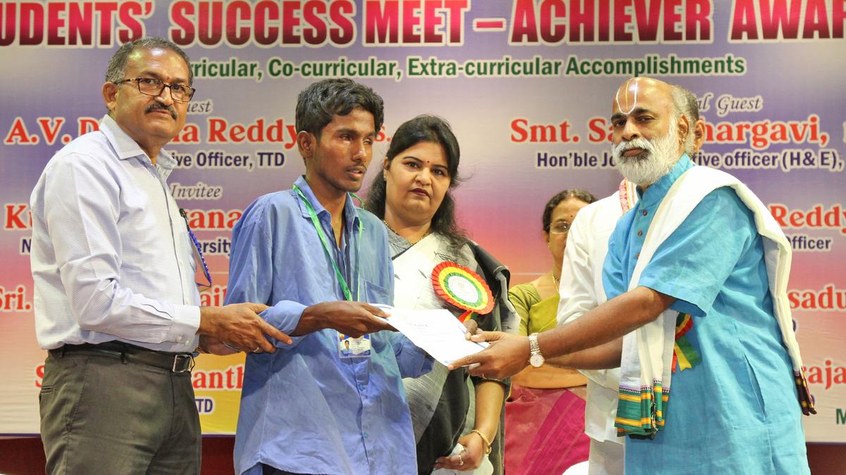 TTD honours meritorious students with 10gm silver dollars