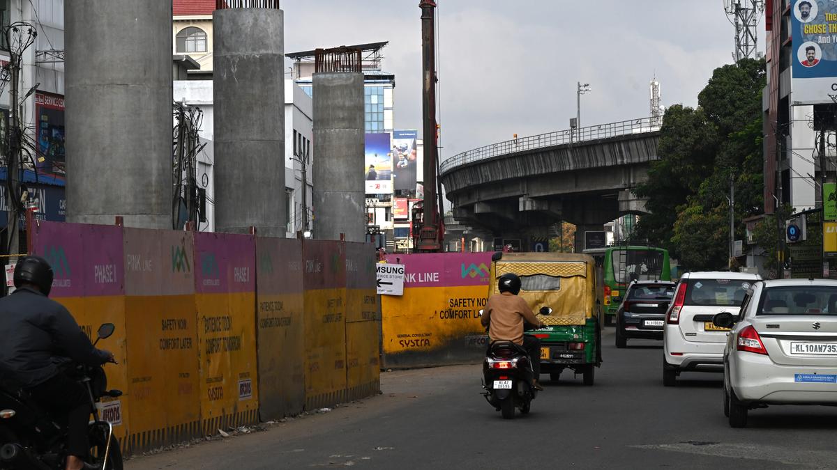 Traffic snarls around Edappally, Palarivattom spill over into NH Bypass, other arterial roads