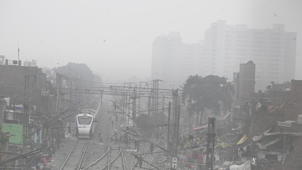 Delhi’s air quality settles in ‘poor’ category, temperature at 7.7°C