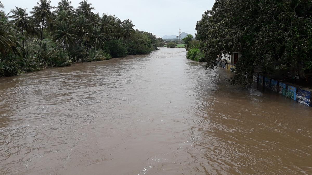 Water level in Mullaperiyar dam stands at 121.40 feet