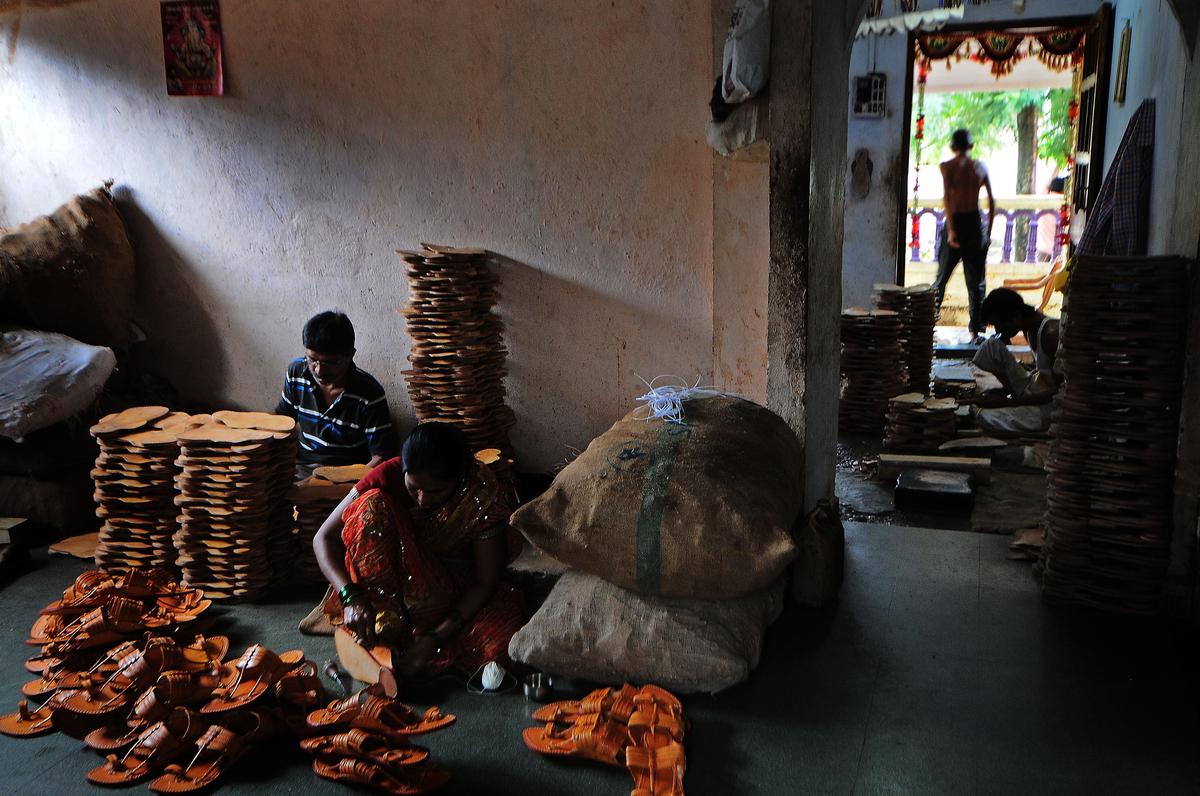 At artisan Arun Satpute’s workshop at Kolhapur