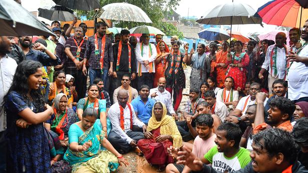 Hyderabad: Slum-dwellers protest razing of structures in Jubilee Hills