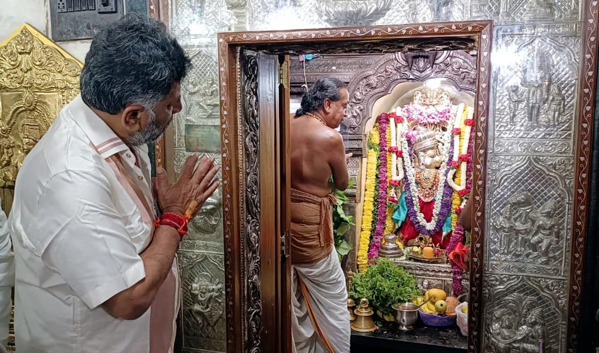 Karnataka Congress president DK Shivakumar offering prayers at Anjaneya Swami Temple in Bengaluru on Tuesday. 