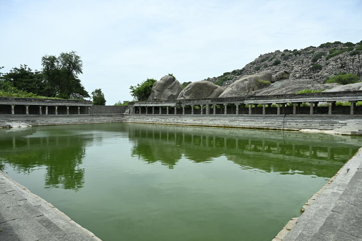 फोर्ट कॉम्प्लेक्स के अंदर एक पानी की टंकी।