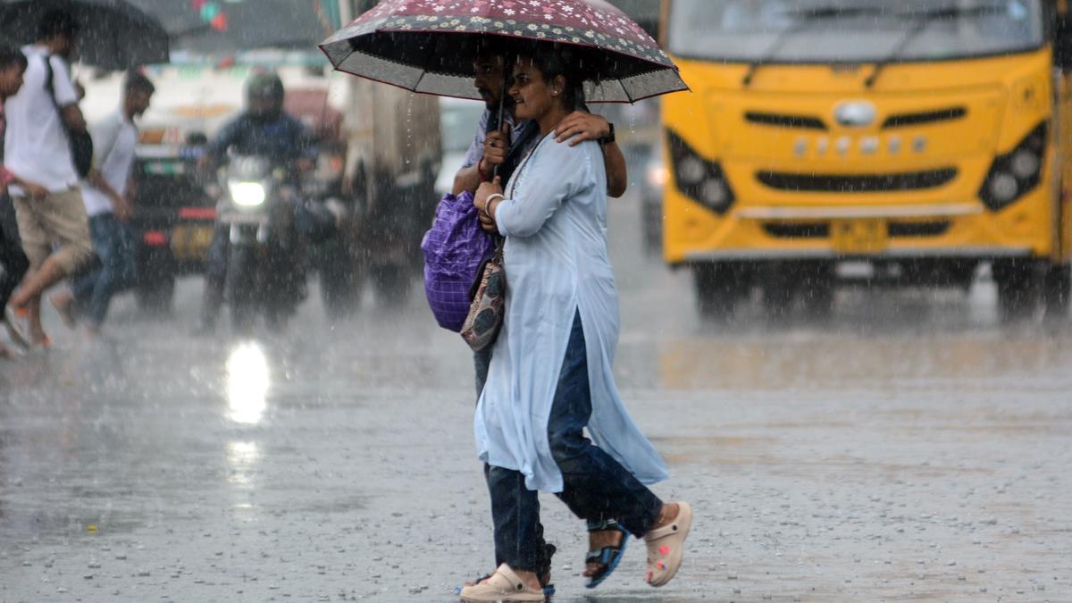 Rains LIVE: Very heavy rain paralyses normal life in Kolkata; parts of city inundated, Metro services hit
