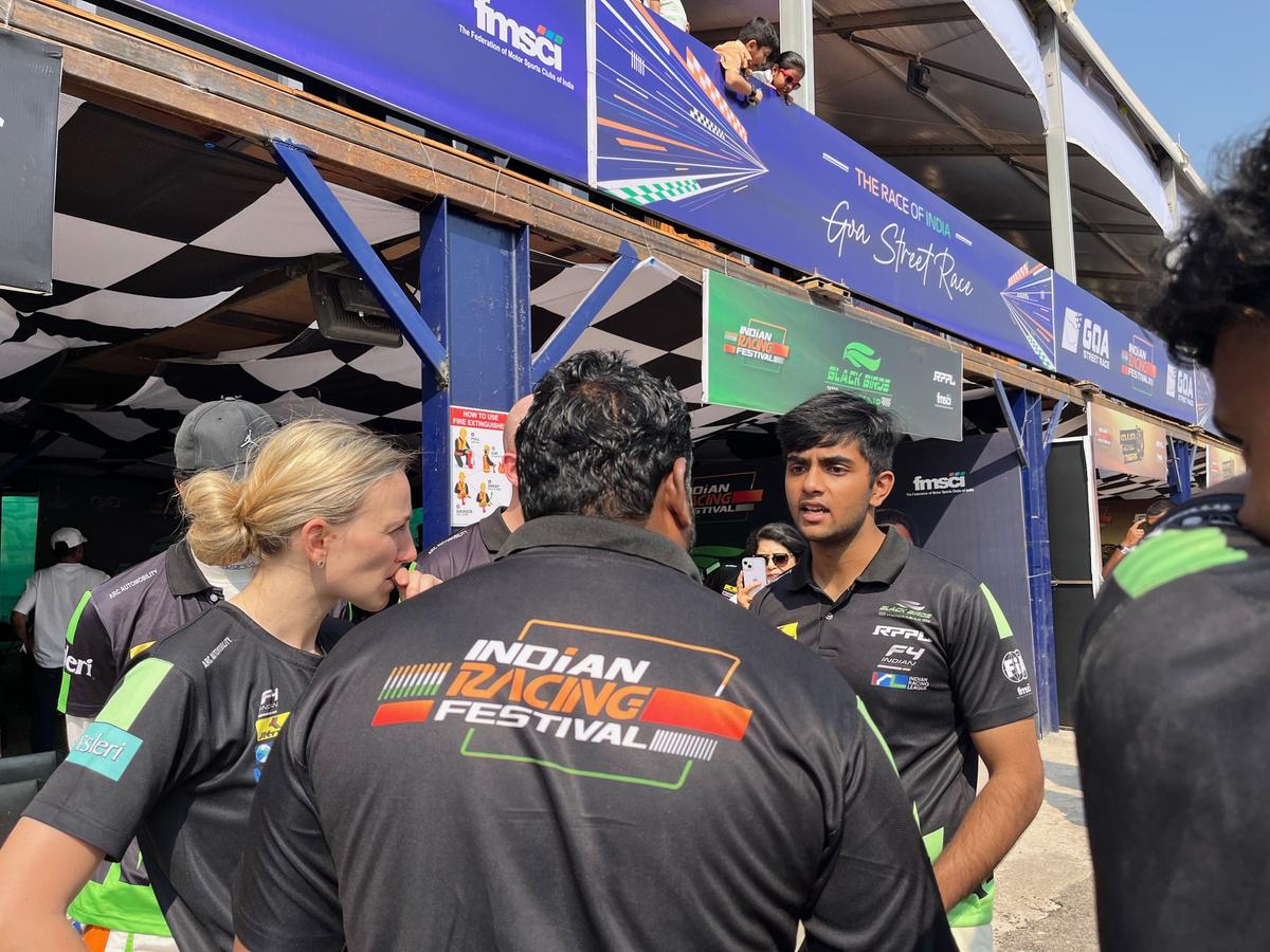 The team regrouped and discussed their strategy before the final race 